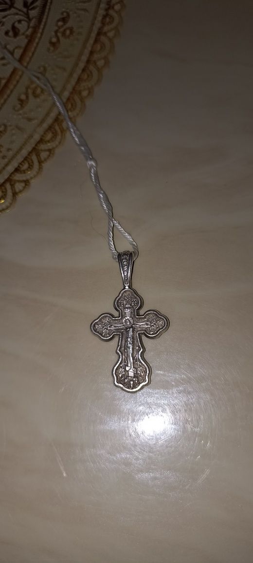 Срібний хрест з розп'яттям