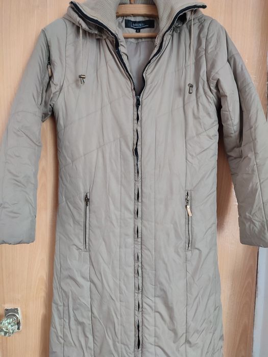 Жіноче пальто бежевого кольору