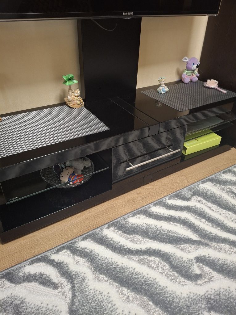 Продам телевизор Samsung б/у с TV тумбой