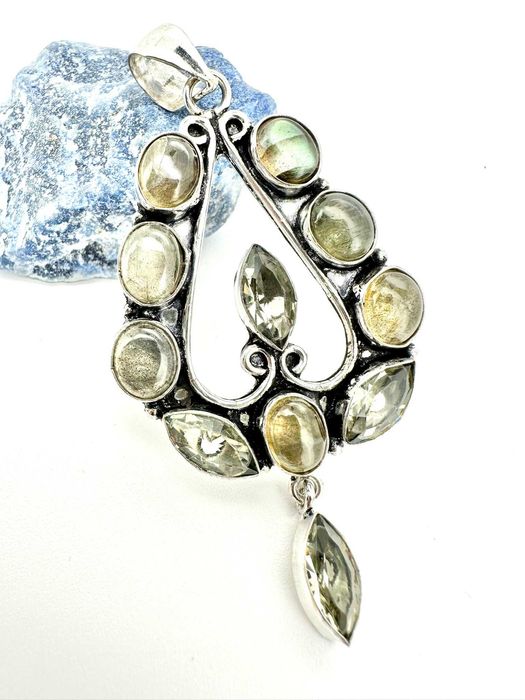 zawieszka, wisior kamień naturalny
Labradoryt, topaz. Próba 925