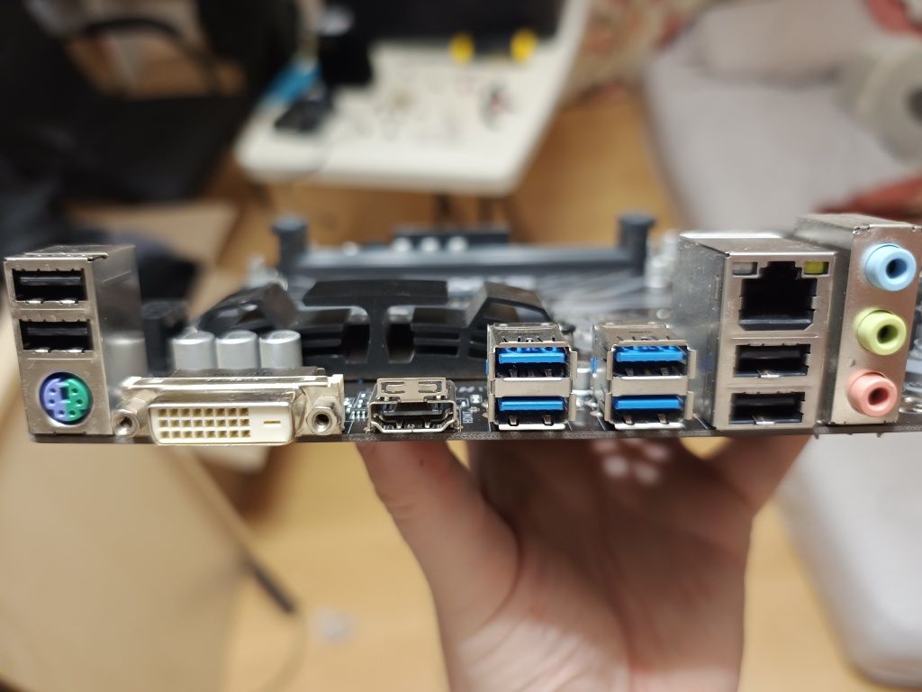 Материнська плата під AMD AM4 сокет, Gigabyte b450m ds3h rev 1.0