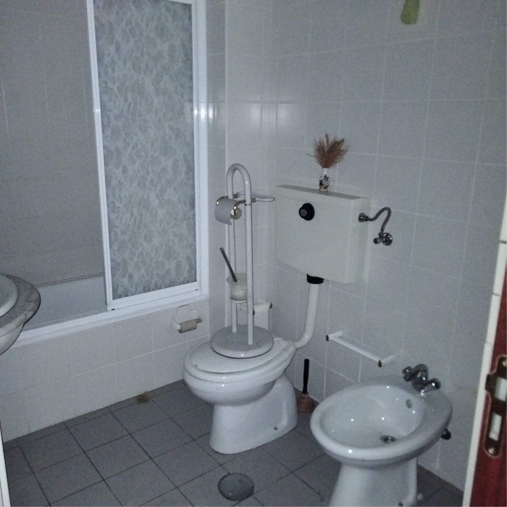 T2 C/ Garagem (pouco tempo de uso) p/ PARTICULARES-S/Med. Imobiliária