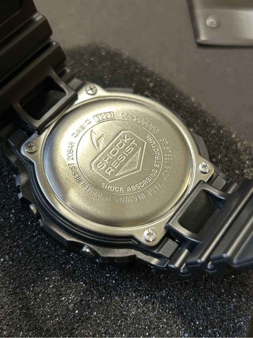 Casio zegarek męski DW-5600BB-1ER g-shock