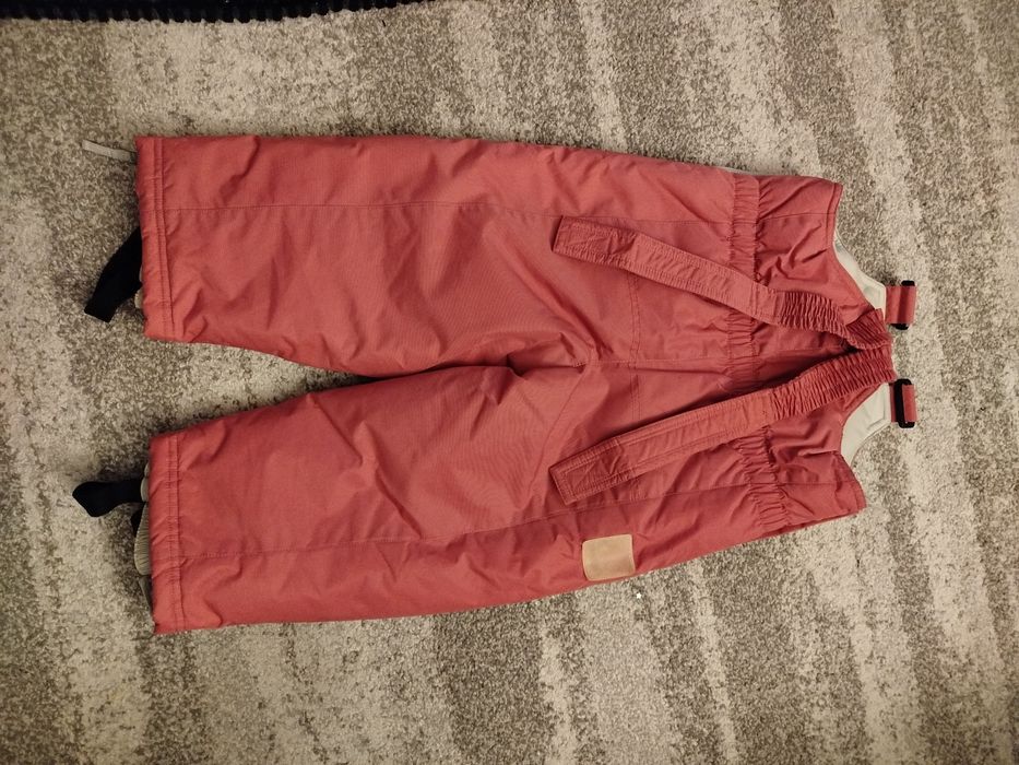 Vendo fato de criança para Neve