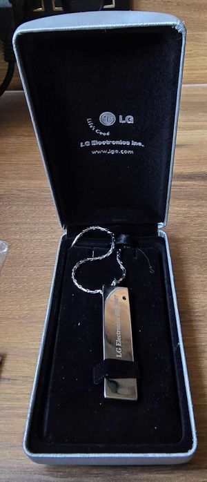 Elegancki pendrive firmy LG z 2007 roku