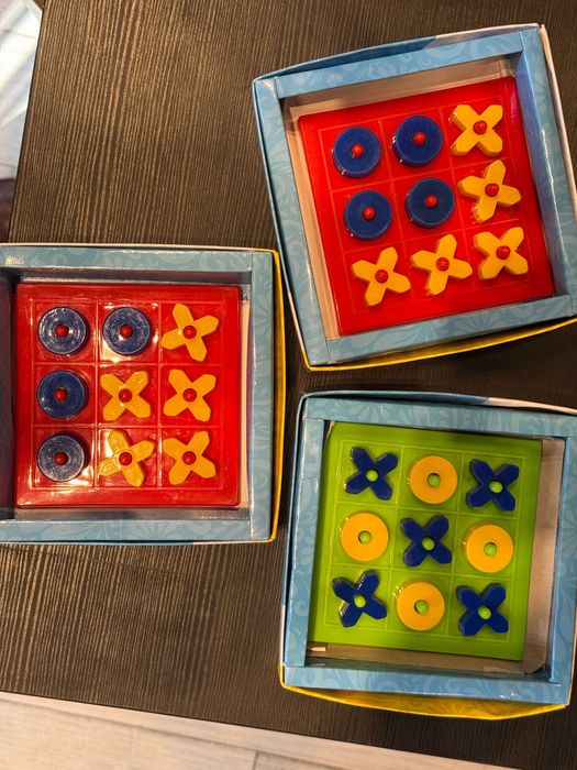 Conjunto de jogos de tabuleiro e cartas