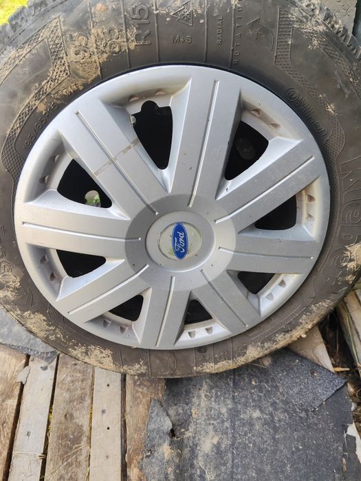 Koła z oponami zimowymi 15" + kołpaki