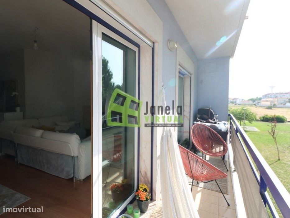 Apartamento T3 com Parqueamento e Arrecadação em Samora Corre