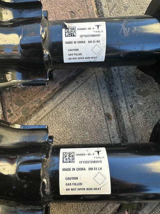 Продам оригінальні амортизатори до Tesla Model 3
