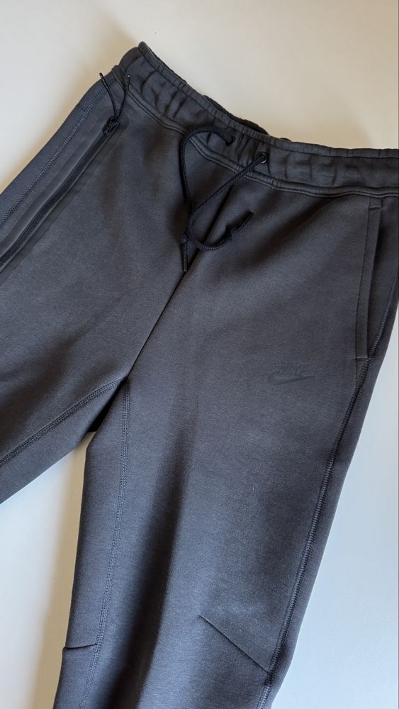 Nike Tech Fleece Anthracite w rozmiarze S drill black joggers