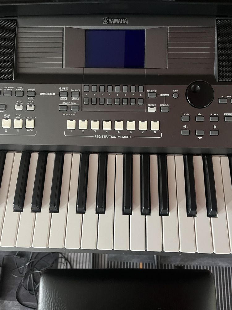 Keyboard YAMAHA PSR-s670