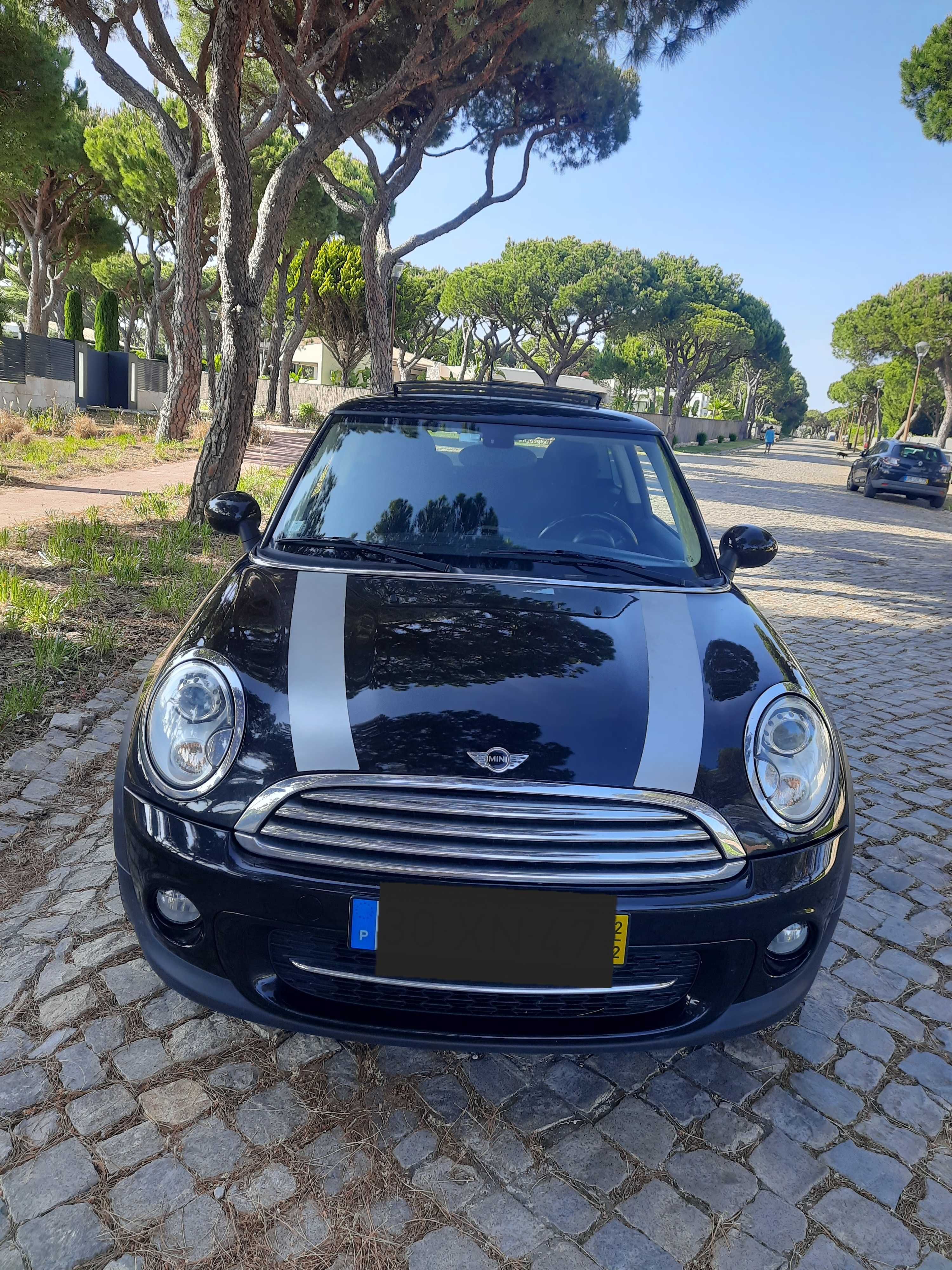 Excelente MINI Cooper D com Teto Panorâmico