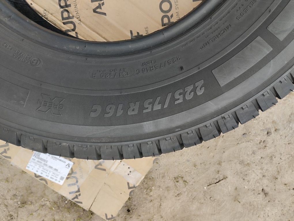 Продам шини 225/75R16C