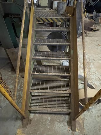 Escadas industriais - degrau metálico - vários tamanhos