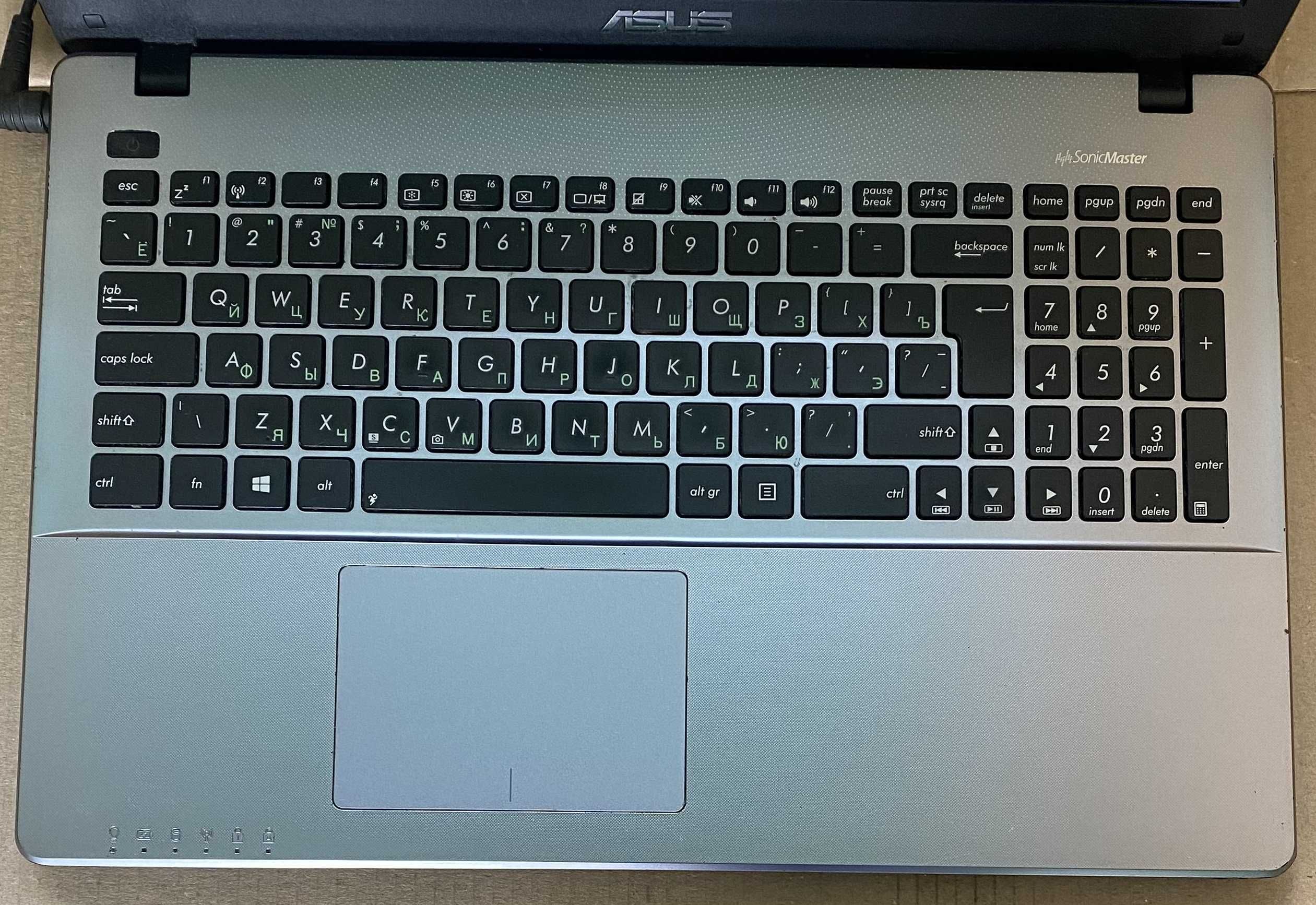 Ігровий Ноутбук Asus X550V i3-3110M RAM 8Gb HDD 750Gb GeForce 720M 2Gb