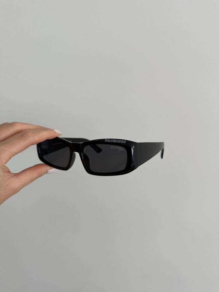 Czarne nowe okulary balenciaga