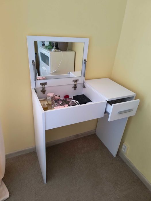 Toaletka BRW biała z lustrem i szufladą