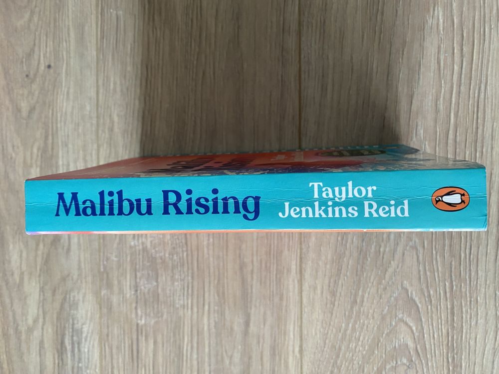 książka Malibu rising Taylor Jenkins Reid po angielsku