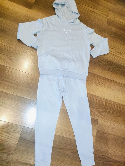 Dres 4F rozmiar 158 warto