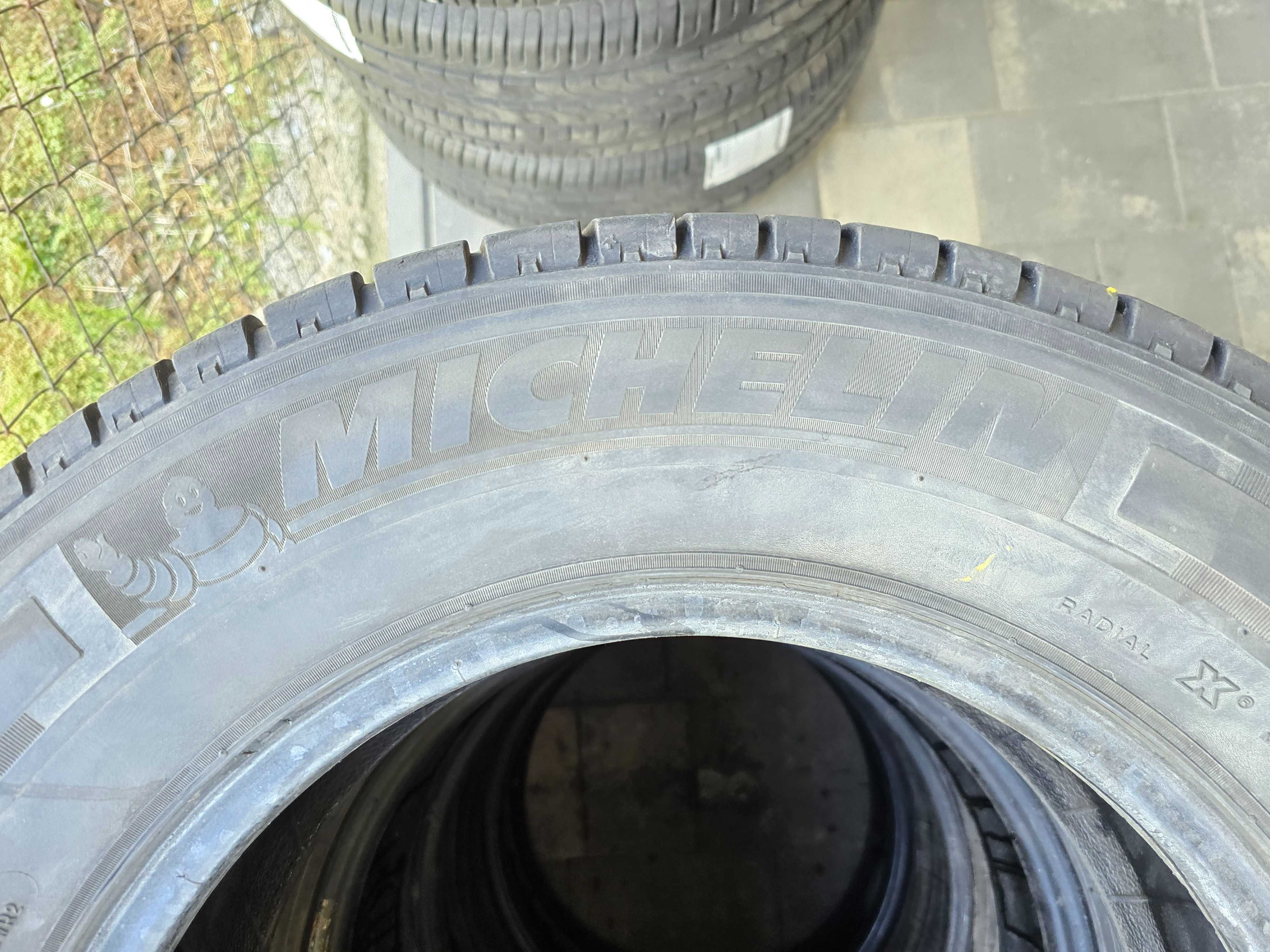 TANIO 4x BUS Michelin Agilis 235/65r16c 115/113R N2664