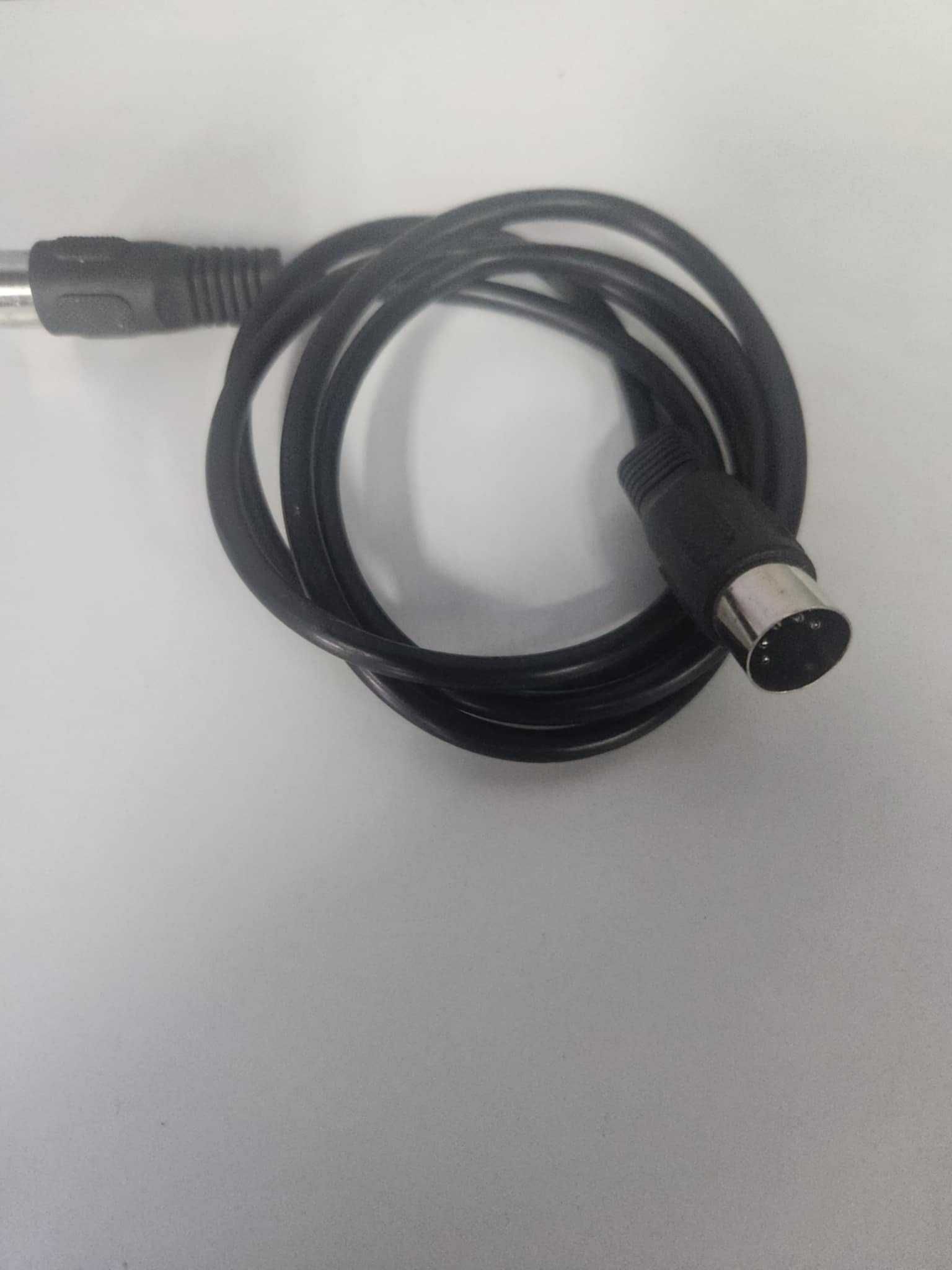 Kabel midi, krótki około 50 cm.