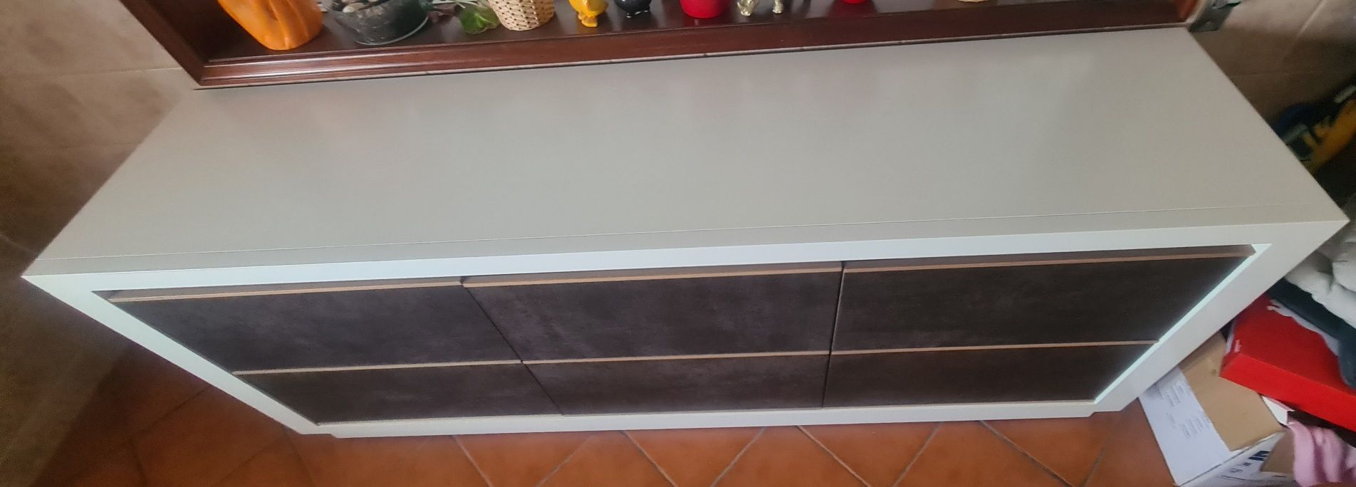 Aparador com oferta de espelho