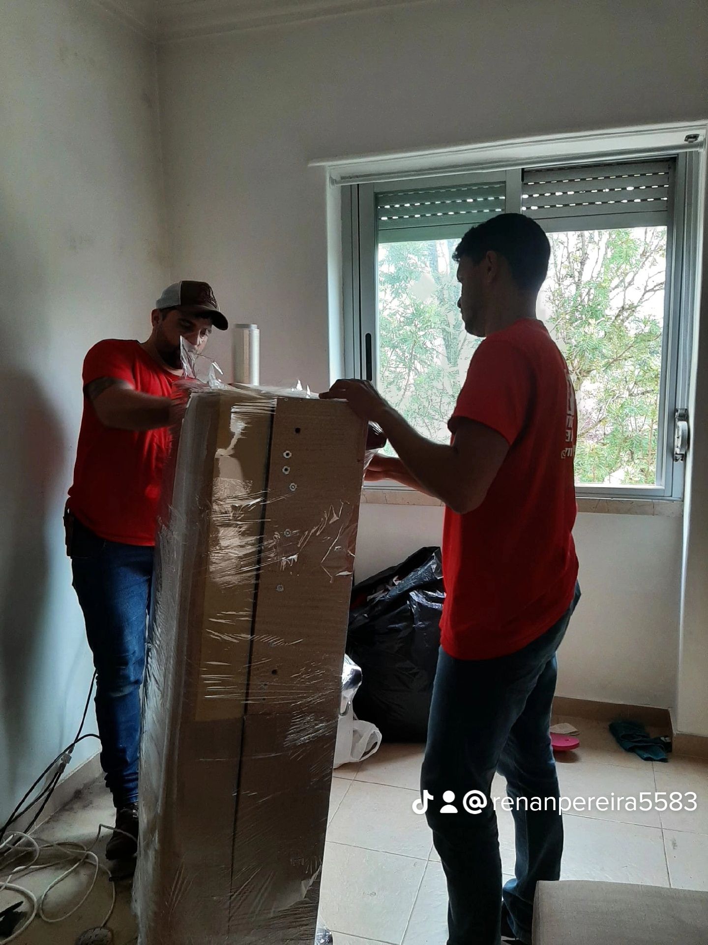 Transportes e montagens de moveis