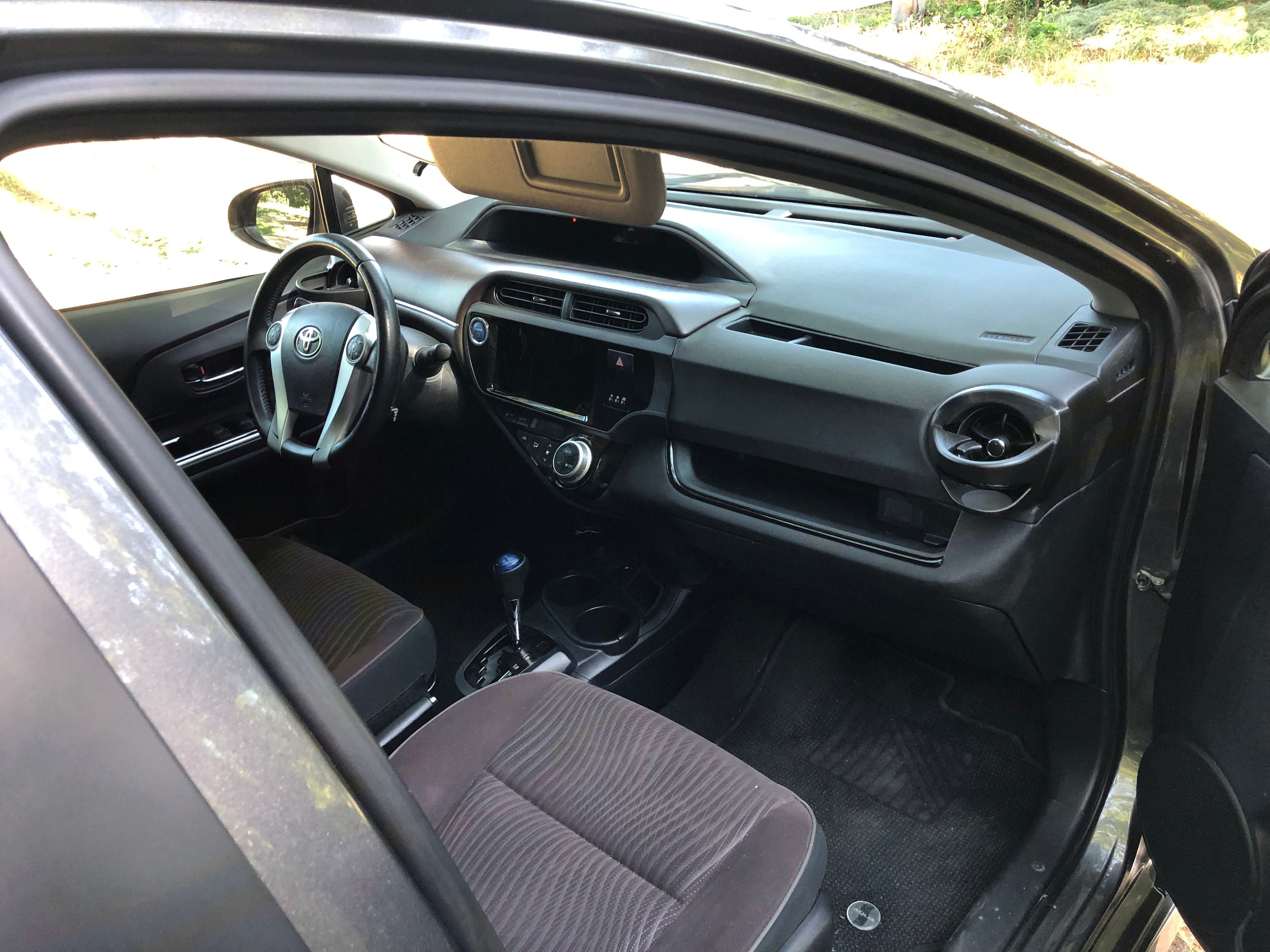Продам авто Toyota Prius C гібрид