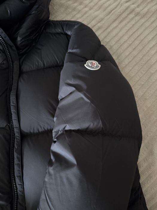 Оригінальний брендовий пуховик Moncler