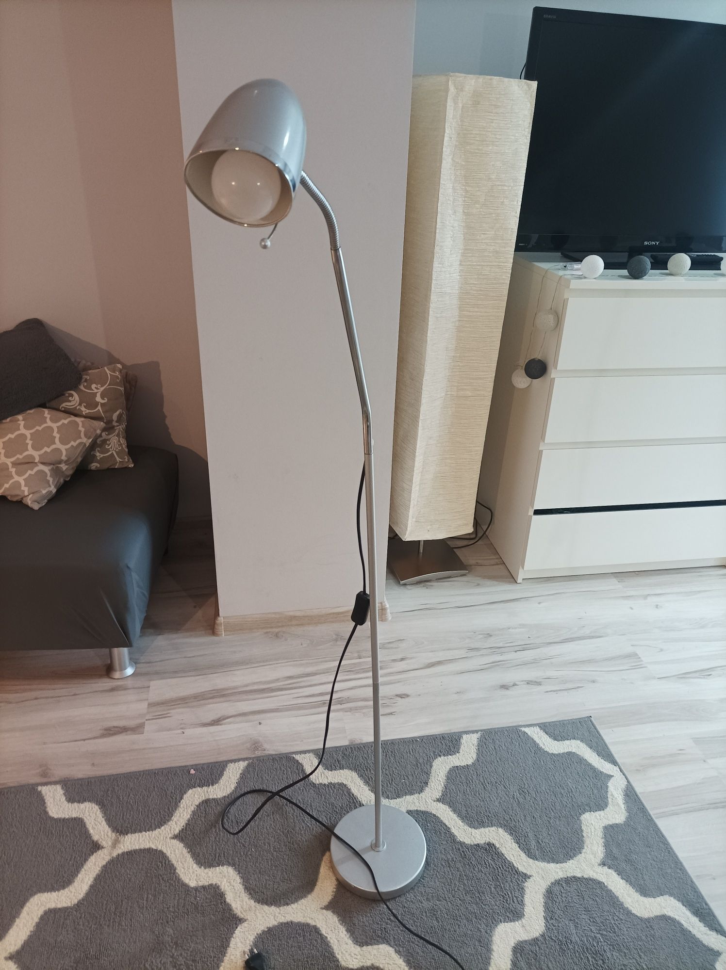 Lampa stojąca wysoka