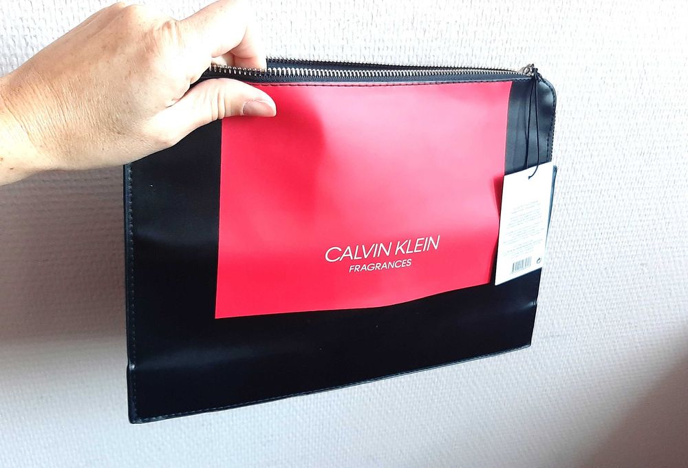 saszetka kosmetyczka Calvin Klein