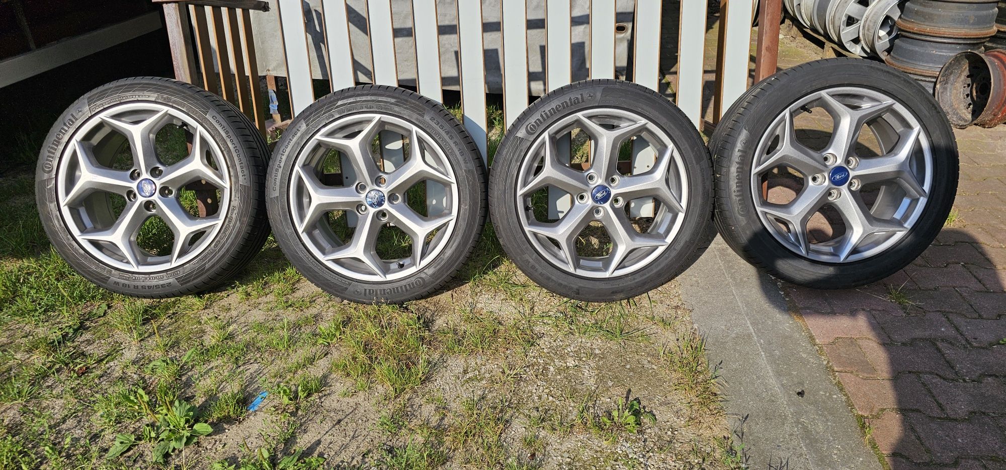 Felgi aluminiowe z oponami letnimi 235/45/18 Ford 5X108