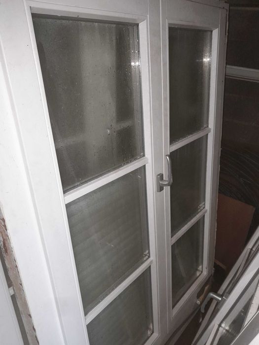 Janelas madeira macissa com perciana em aluminio