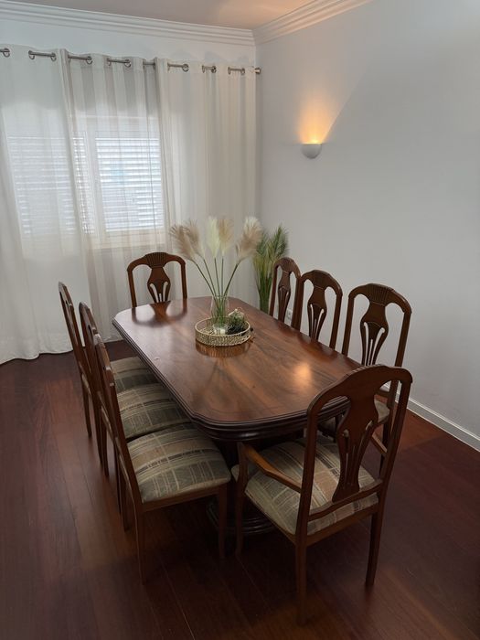 Vendo Mesa estencivel com Cadeiras