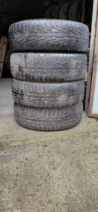 Продам шини NOKIAN 235 65 r18, в доброму стані.