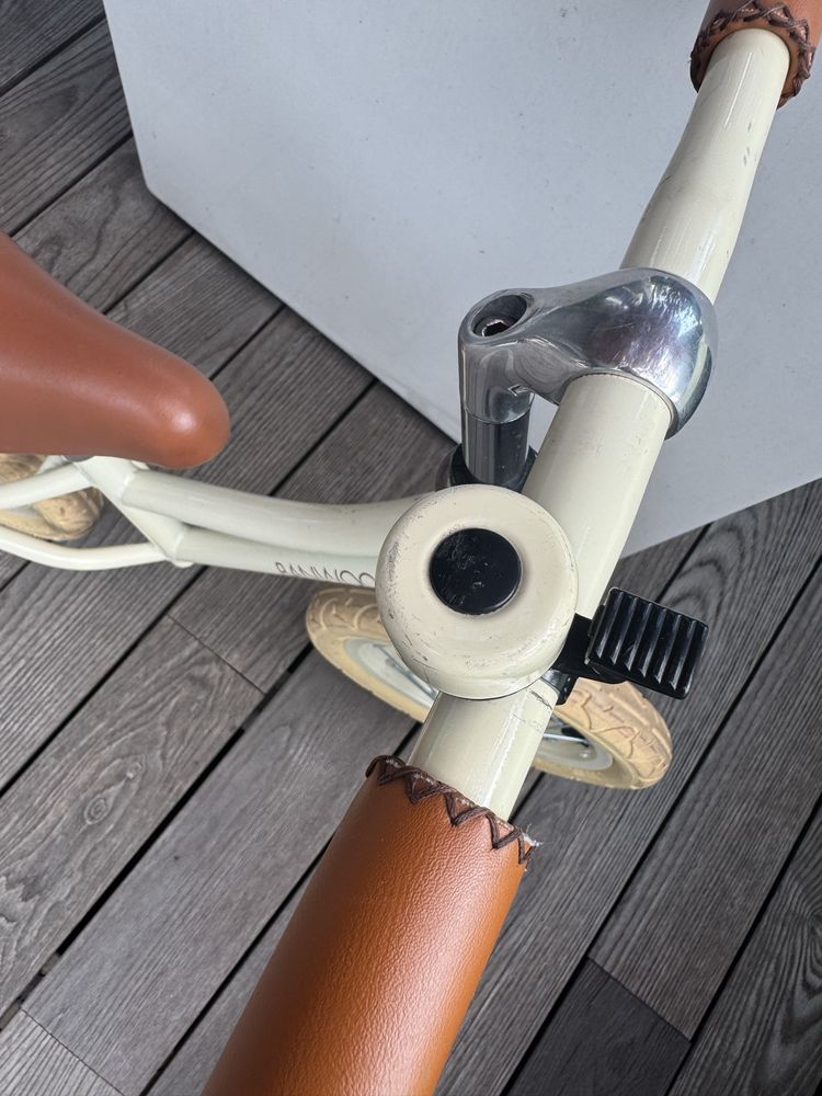 Rowerek biegowy FIRST GO Banwood + koszyk + kask + pasek do noszenia