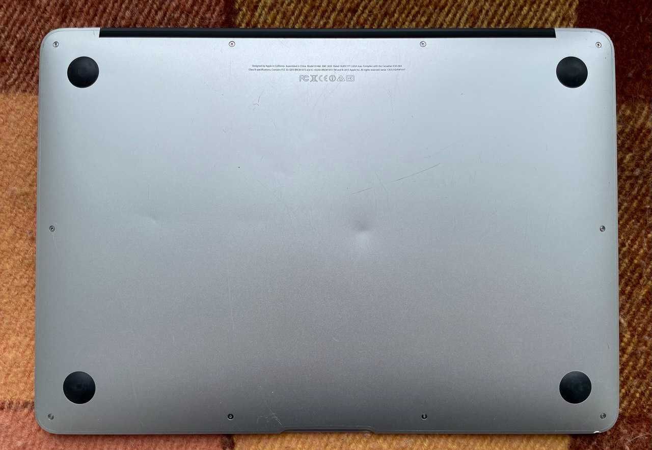 Apple MacBook Air 13" Early 2014 Photoshop/Illustrator/DaVinci/Office