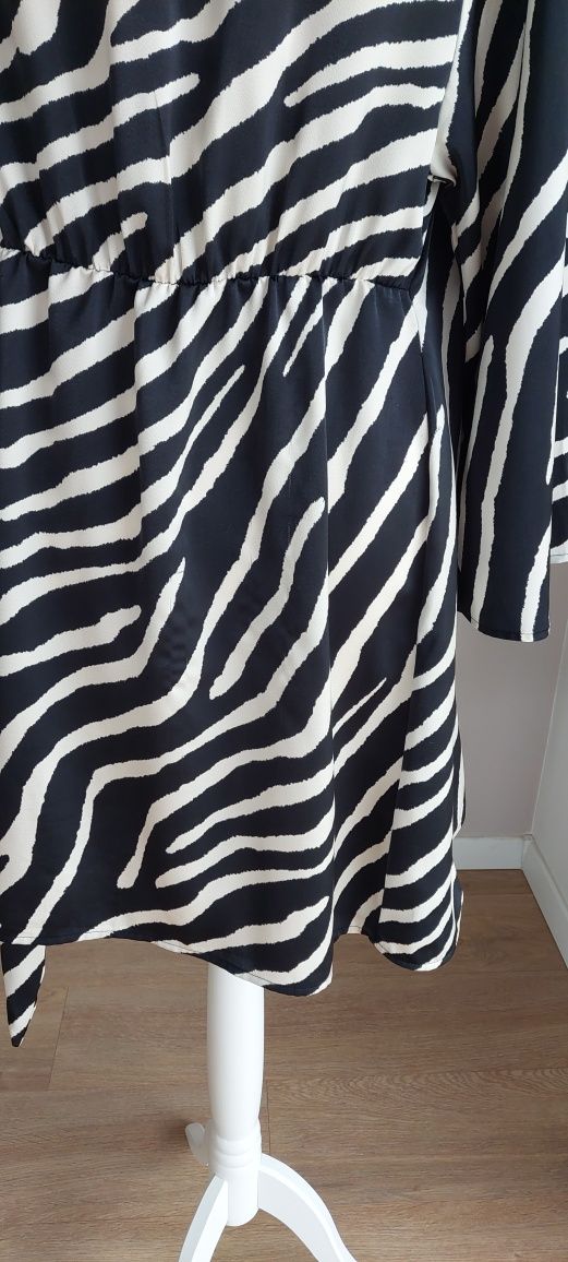 H&M r.L sukienka kopertowa zwierzęcy print / zebra