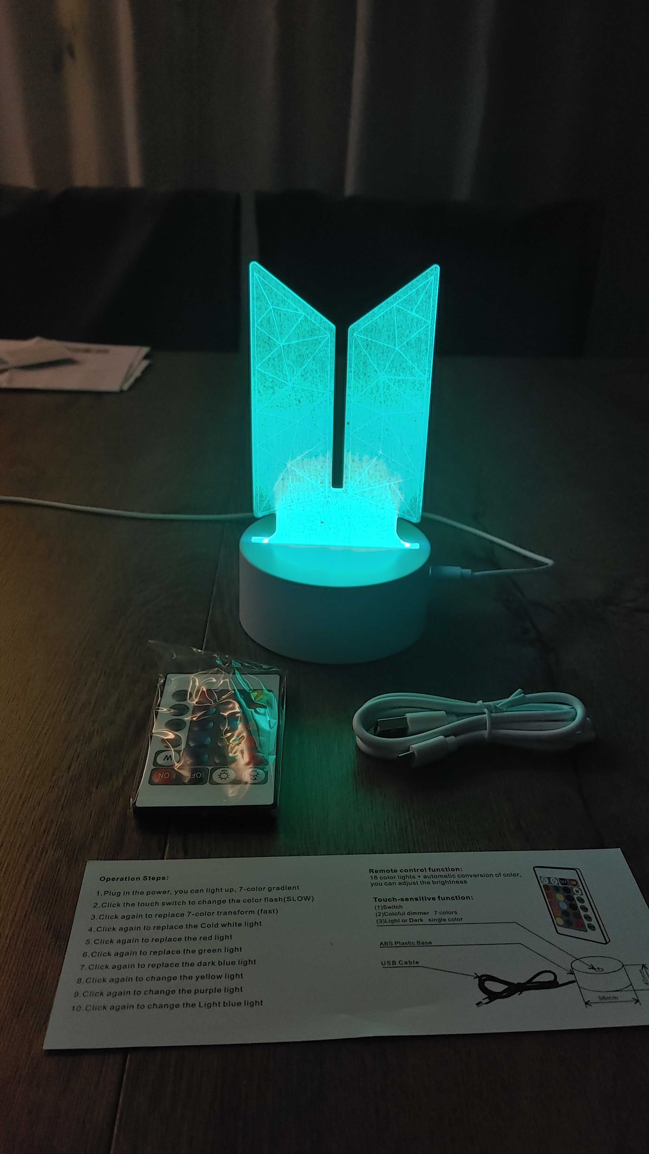 Lampka nocna LED BTS KPOP UBS 14x6 cm z pilotem zdalnego sterowania 4