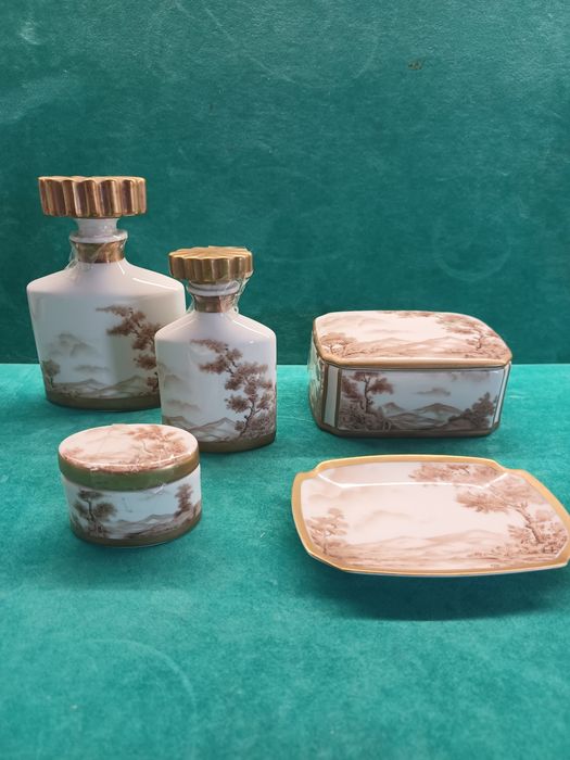 Conjunto de 5 peças de toilete em porcelana