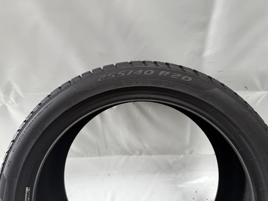 255/40/20 Pirelli Sottozero 3 Winter MO 101V