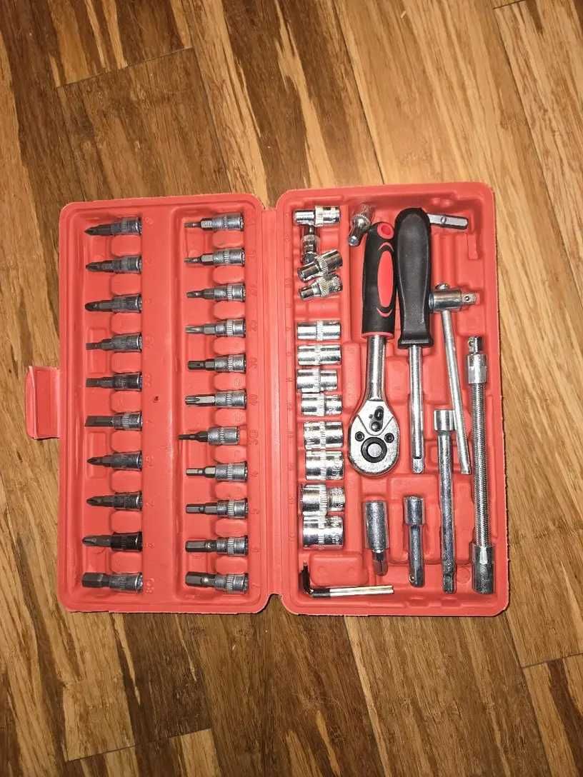 Kit de Ferramentas de 46 Peças com Soquetes e Extensões