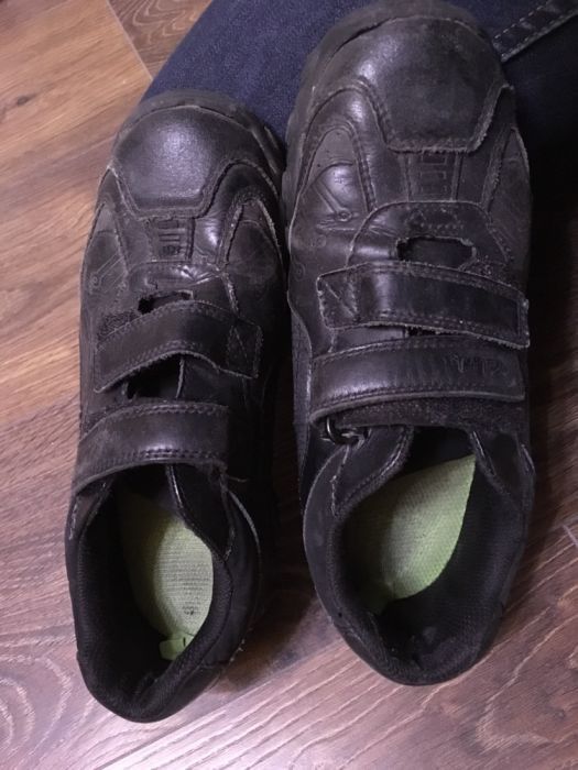 Półbuty,buty chłopięce Clarks na rzepy r.35