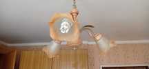 Lampa sufitowa pochodzi z lat 90tych