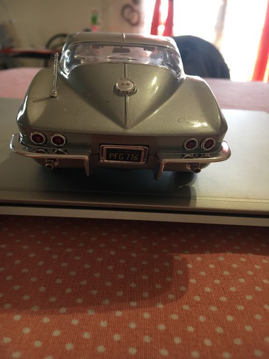 Miniatura 1965 Chevrolet Corvette, 1/18 da Maisto