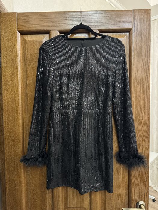 Платье в поетеах