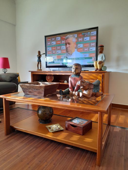 Mobília de sala em pinho maciço