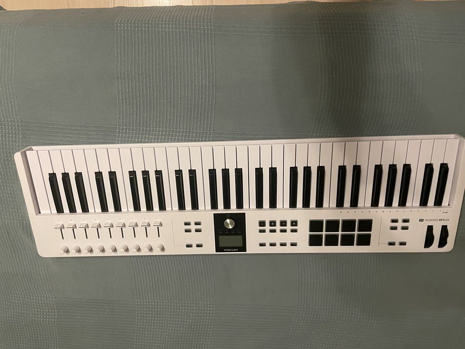 Arturia Keylab Essential 61mk3 white klawiatura sterująca