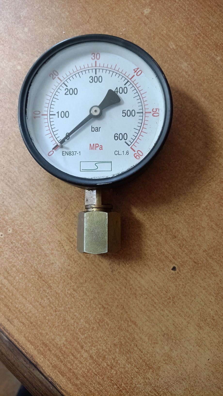 Manometr do 600MPa