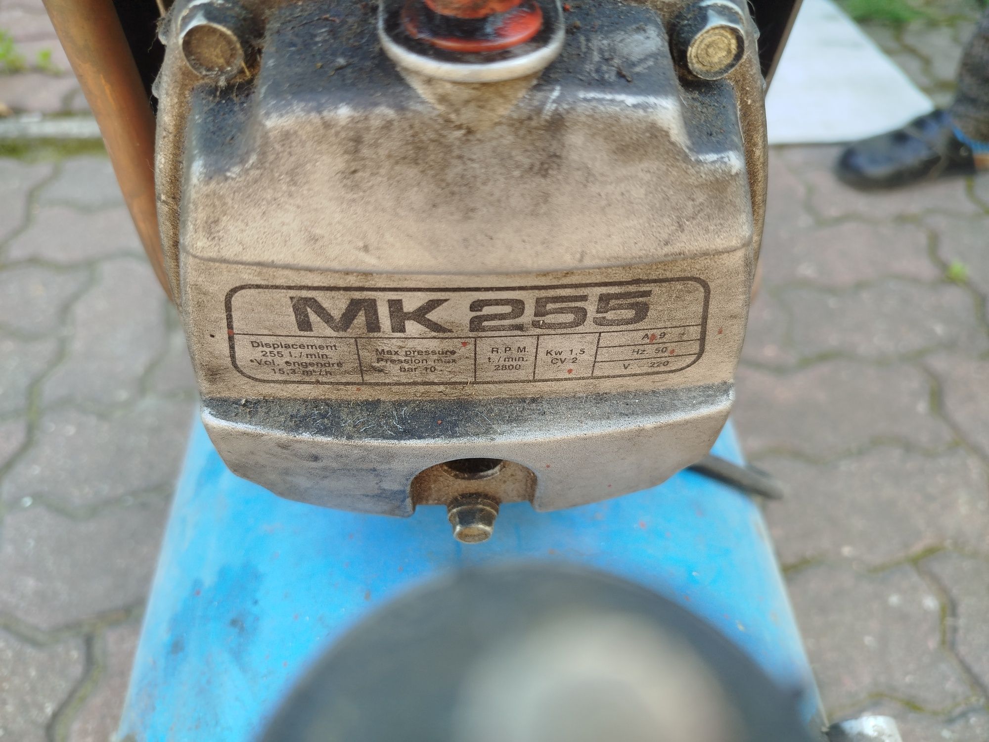 Kompresor tłokowy 50l